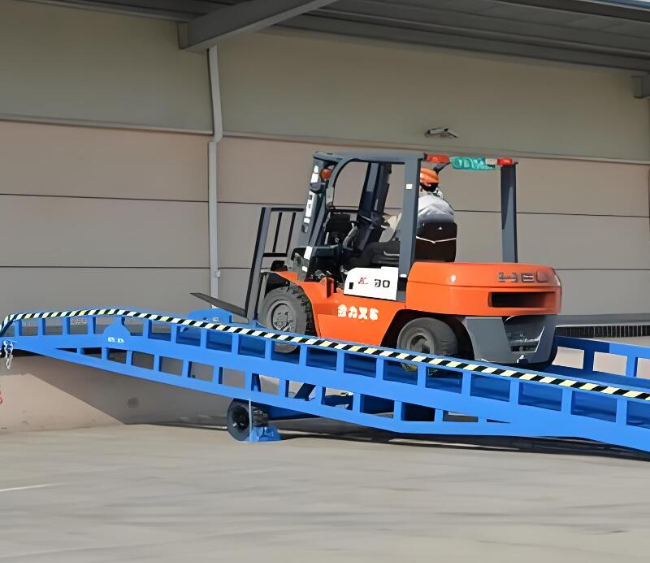 加格达奇移动式卸货平台（叉车用）